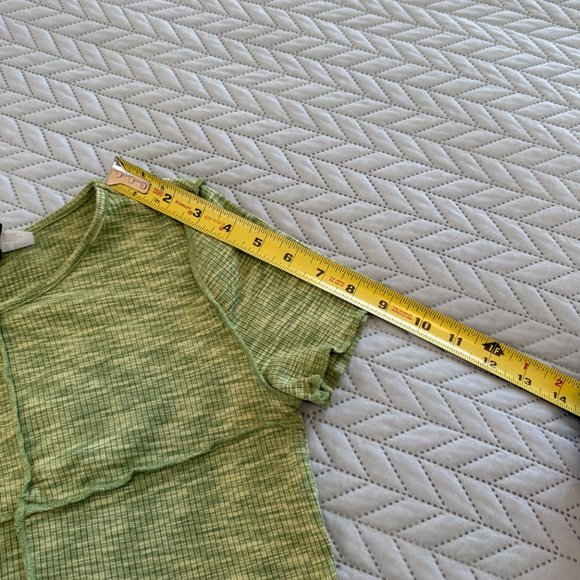 Divided H & M Women's Green Short Sleeve Ribbed Crop Top Tee Size S - Picture 6 of 6